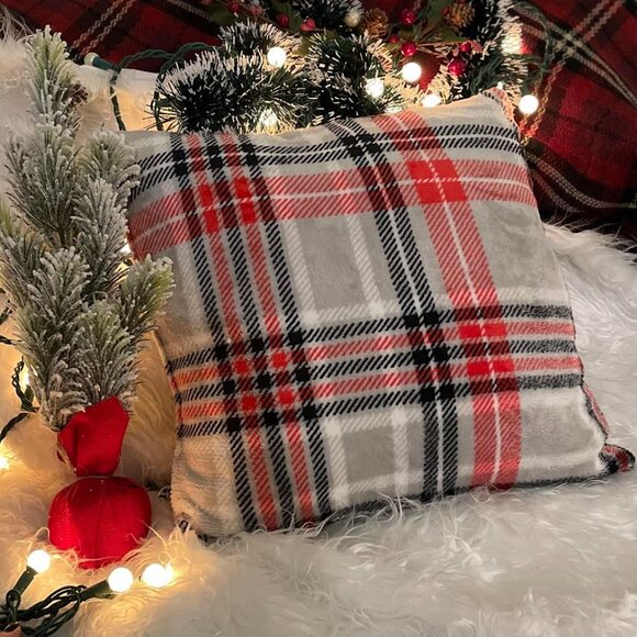 Oh Deer!  You've got to have this beautiful Holiday Pillow! - Picture 2 of 4